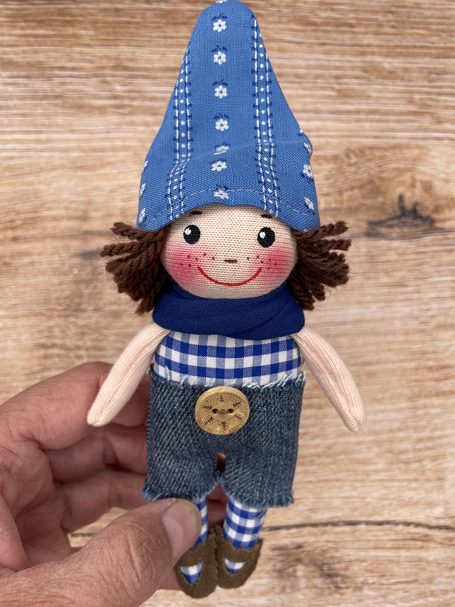 Mini Wichtel blau-braun handgemachte Glückswichtel Puppe aus der Wichtelfabrik