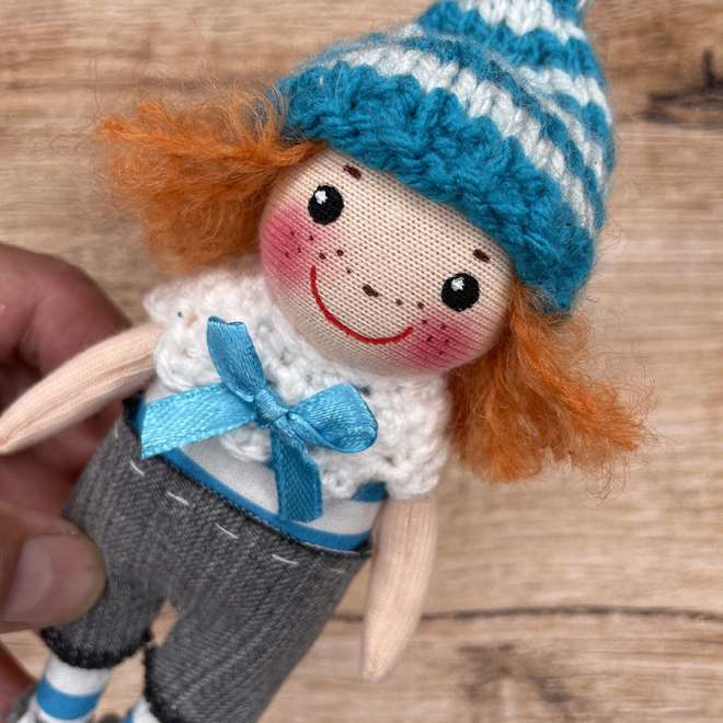 Mini Wichtel türkis-grau handgemachte Glückswichtel Puppe aus der Wichtelfabrik